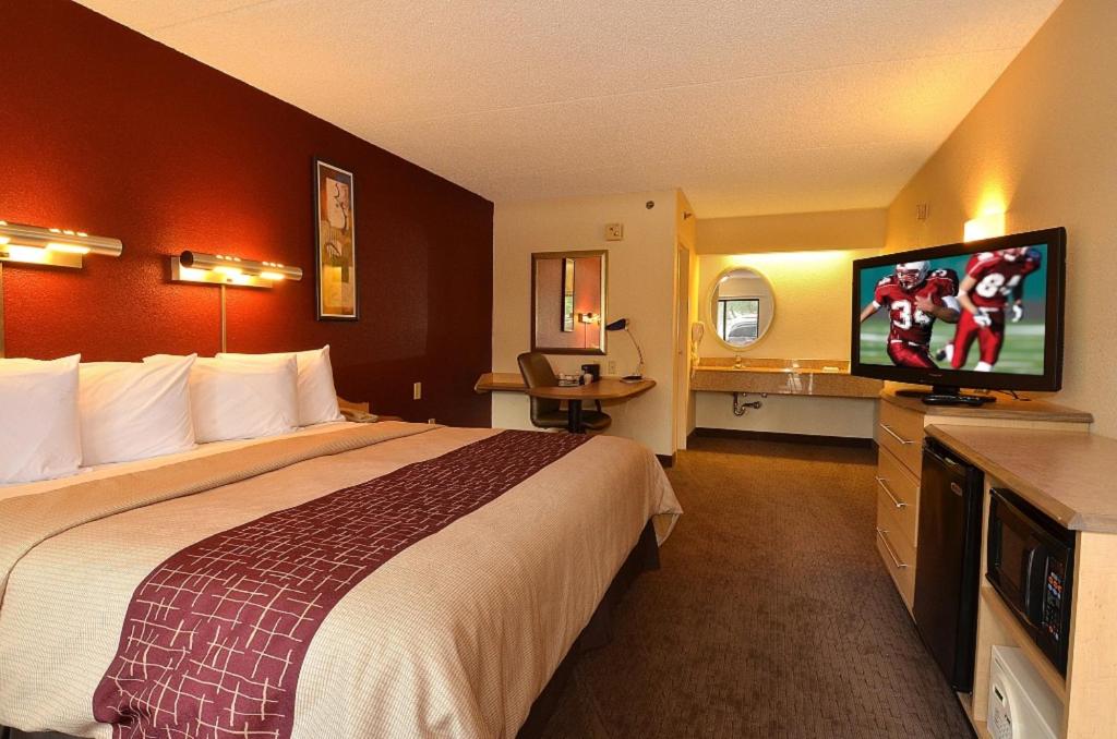 Red Roof Inn San Antonio Airport - image 3