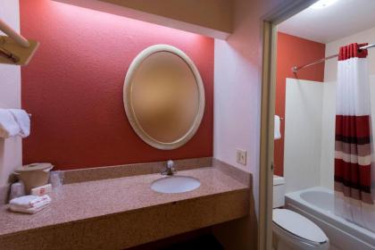 Red Roof Inn San Antonio Airport - image 4