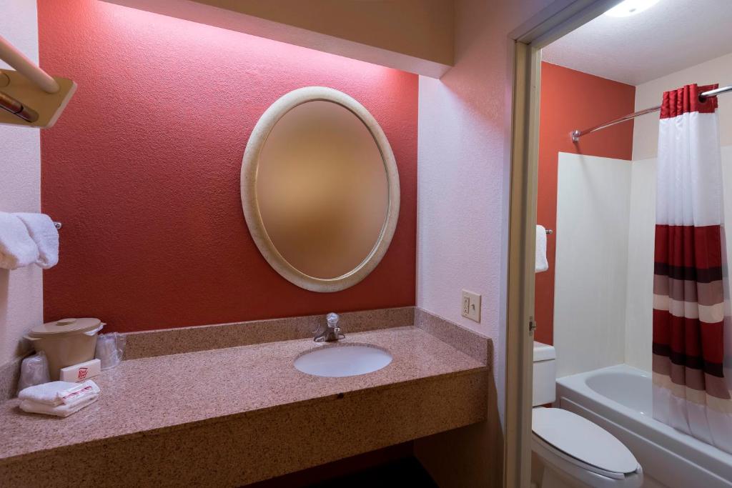 Red Roof Inn San Antonio Airport - image 4