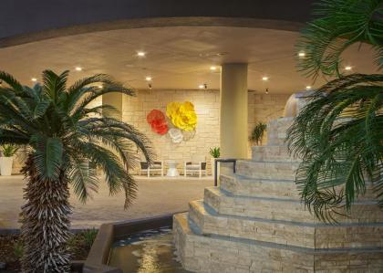 DoubleTree by Hilton San Antonio Downtown - image 2