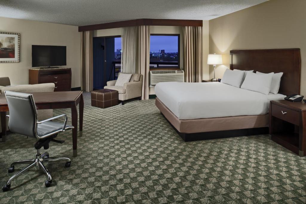 DoubleTree by Hilton San Antonio Downtown - image 4