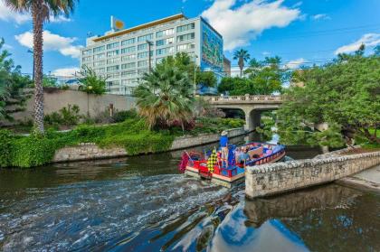 El Tropicano Riverwalk