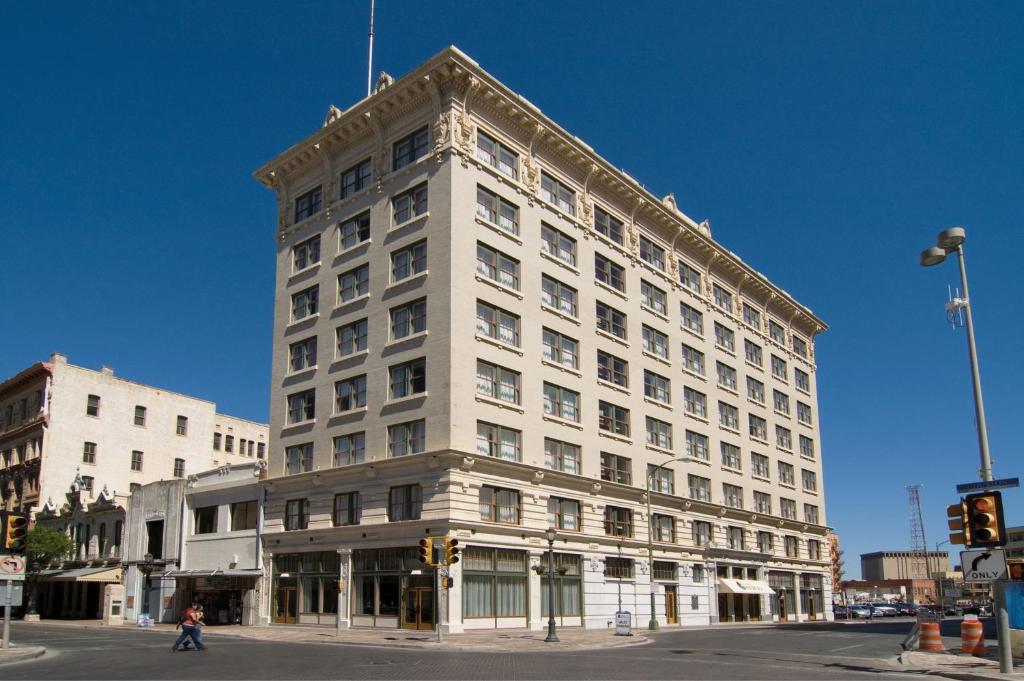 Hotel Gibbs Downtown Riverwalk - image 3