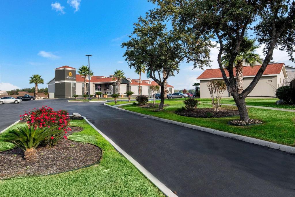 La Quinta Inn by Wyndham San Antonio Brooks City Base - main image