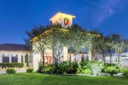 Super 8 by Wyndham San Antonio at I 10 San Antonio