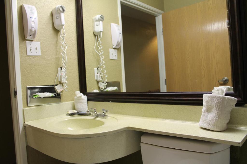 Microtel Inn & Suites by Wyndham San Antonio Downtown NorthE - image 2