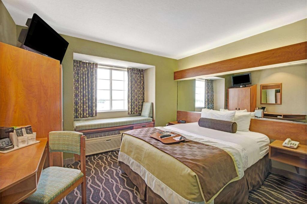 Microtel Inn & Suites by Wyndham San Antonio Downtown NorthE - image 5