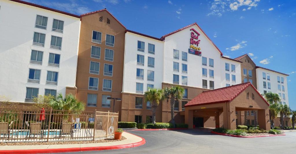 Red Roof Inn PLUS+ San Antonio Downtown - Riverwalk - main image