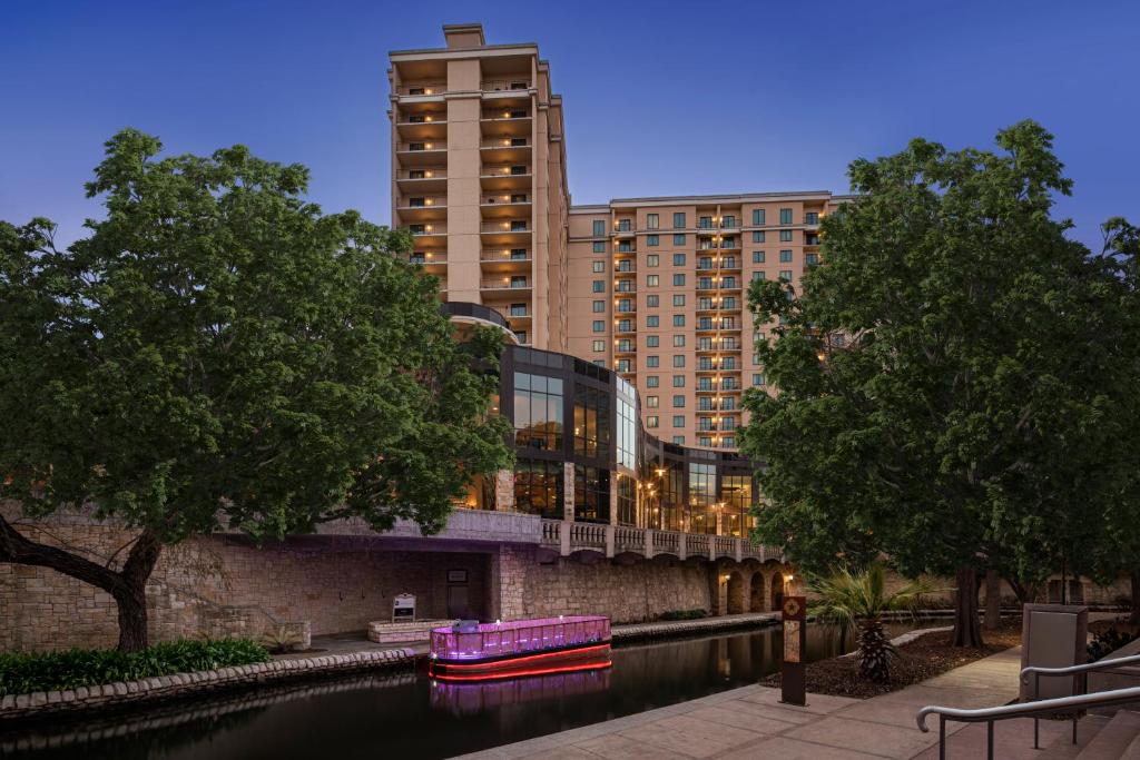 Embassy Suites San Antonio Riverwalk-Downtown - main image