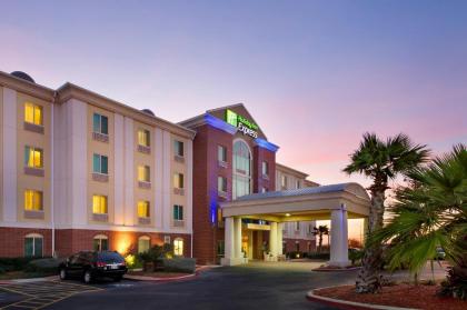 Holiday Inn Express & Suites San Antonio West Sea World Area an IHG Hotel - image 3