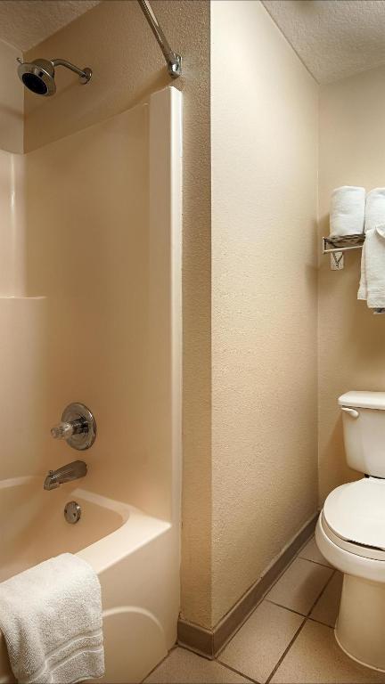 Best Western Plus Fiesta Inn - image 5