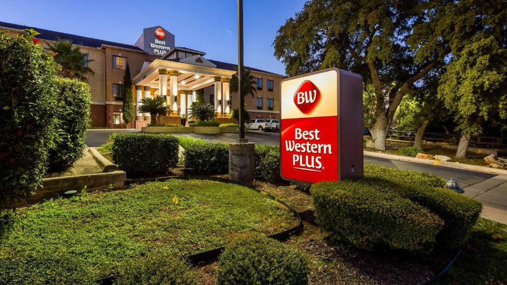 Best Western Plus Hill Country Suites - San Antonio - main image