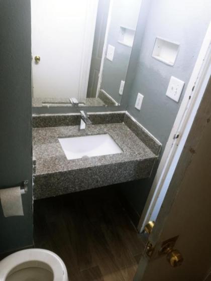 Travel Inn San Antonio - image 4