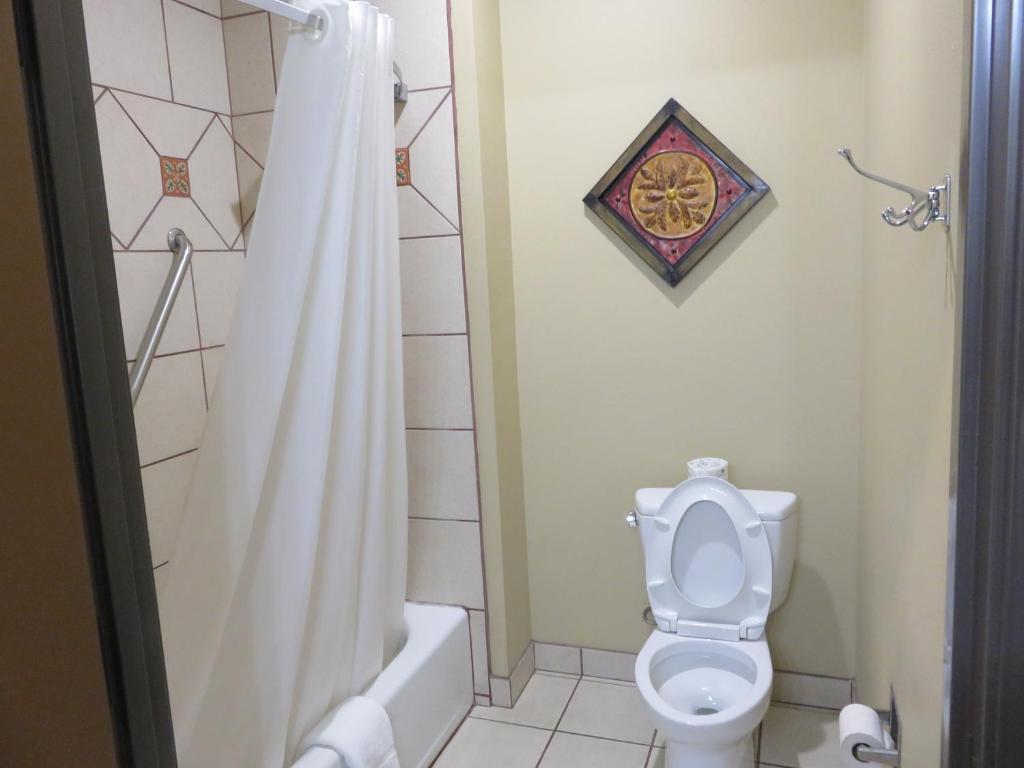 La Hacienda Inn - image 2