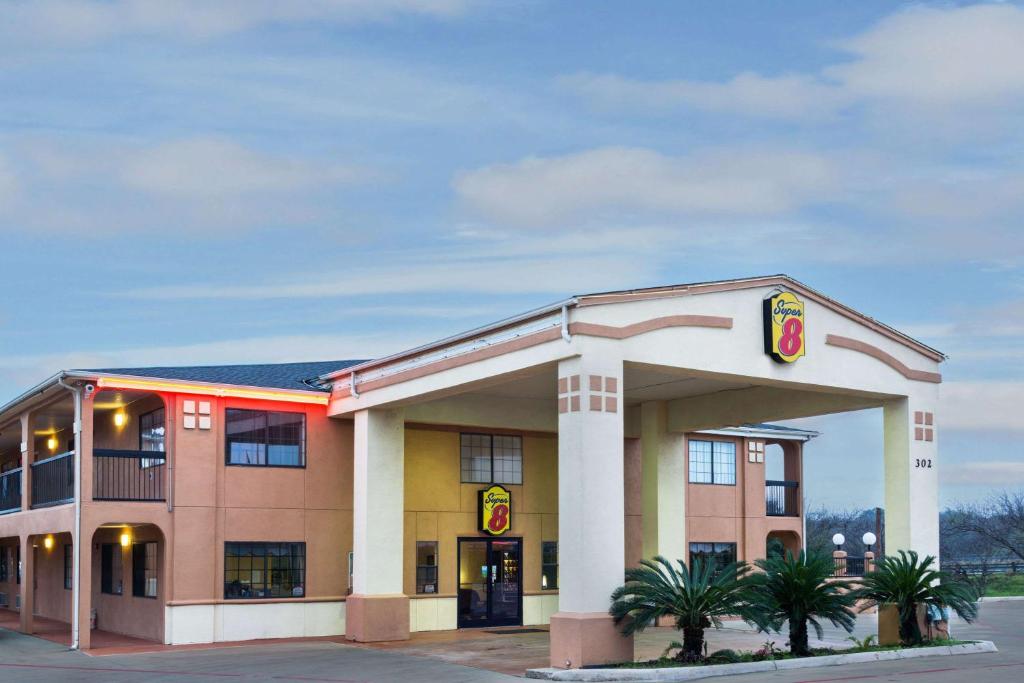 Super 8 by Wyndham San Antonio/Riverwalk Area - main image