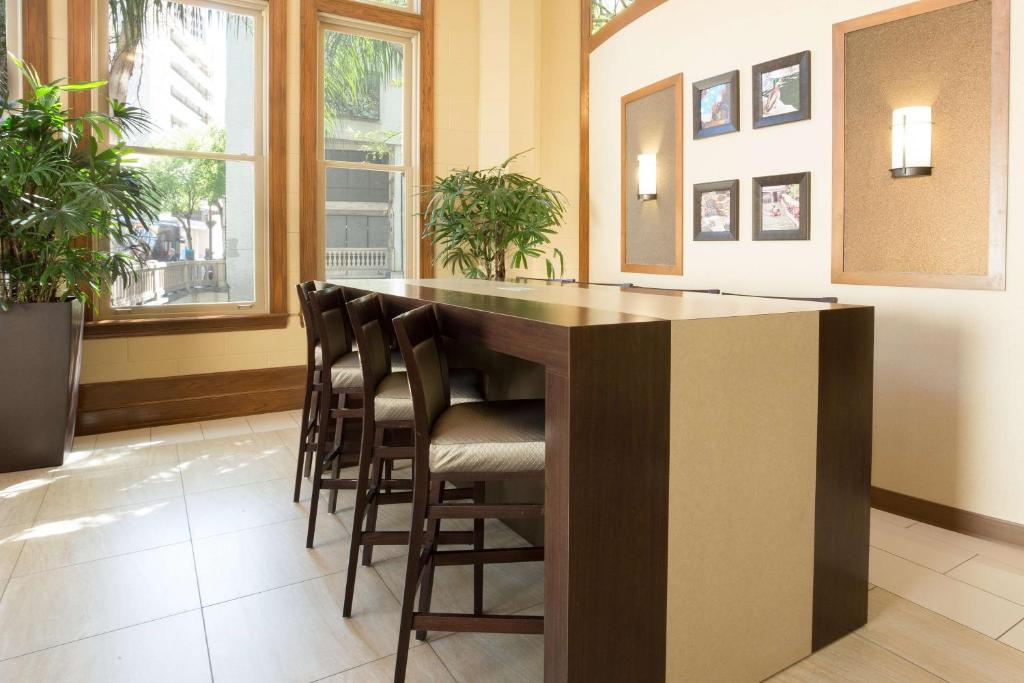 Drury Inn & Suites San Antonio Riverwalk - image 5