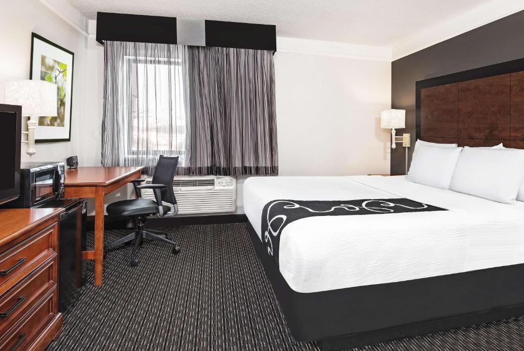 La Quinta by Wyndham San Antonio Riverwalk - image 3