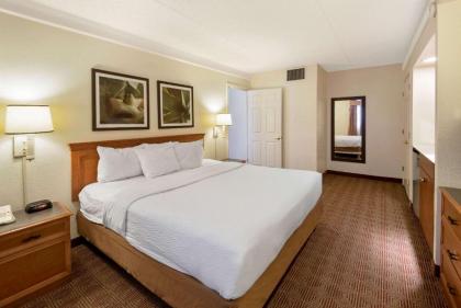 La Quinta Inn by Wyndham San Antonio Market Square - image 3
