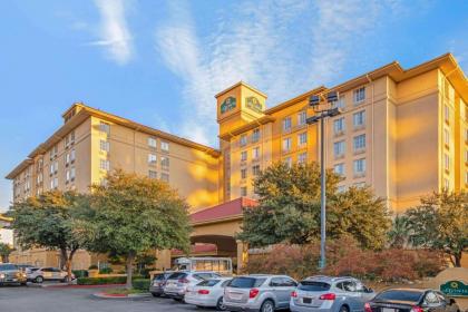 La Quinta by Wyndham San Antonio Airport - image 4