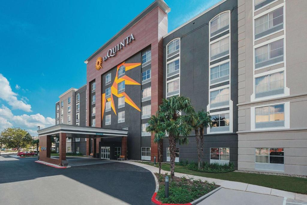 La Quinta by Wyndham San Antonio Downtown - main image