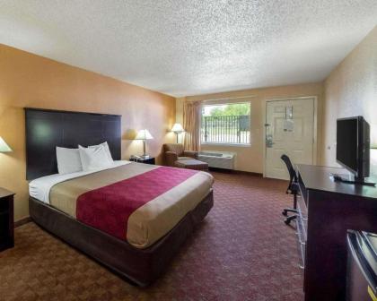 Econolodge Inn & Suites Downtown Northeast - image 2