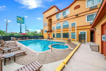Quality Suites San Antonio - image 3
