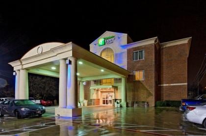 Holiday Inn Express & Suites San Antonio South - image 1