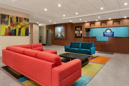 Days Inn & Suites by Wyndham San Antonio near AT&T Center - image 3