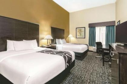 La Quinta Inn & Suites by Wyndham San Antonio The Dominion - image 3