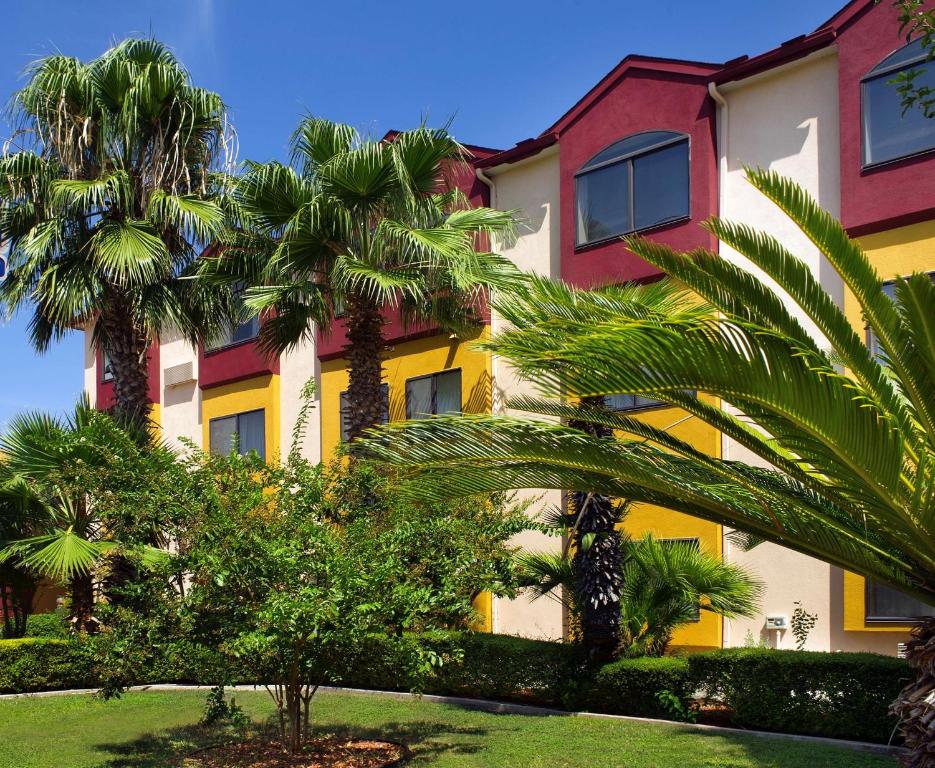 Best Western Alamo Suites Downtown - main image