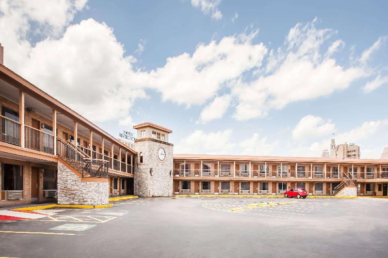 Days Inn by Wyndham San Antonio Alamo/Riverwalk - main image