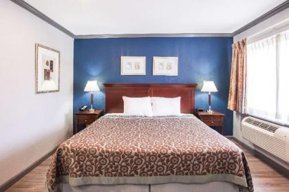 Days Inn by Wyndham San Antonio Alamo/Riverwalk - image 5