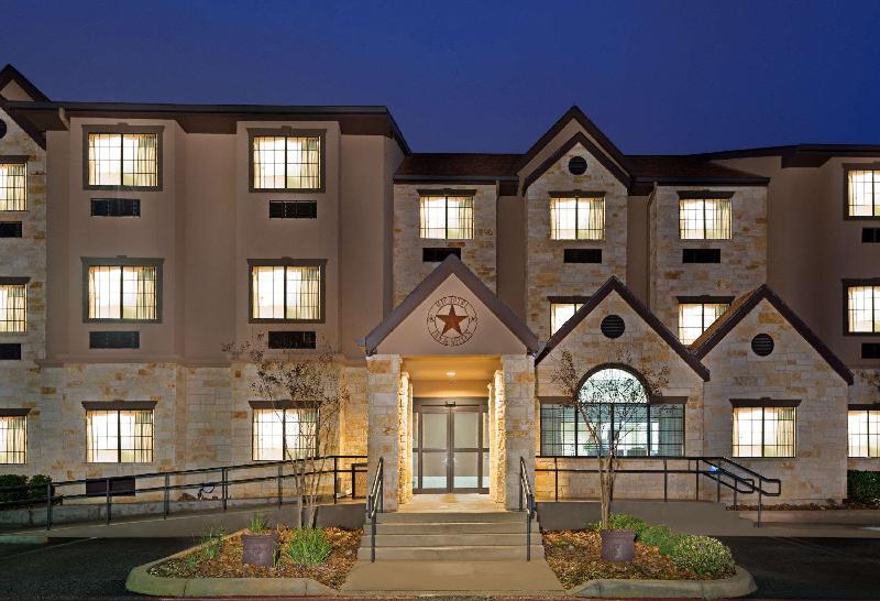 Microtel Inn & Suites by Wyndham San Antonio by SeaWorld - image 2