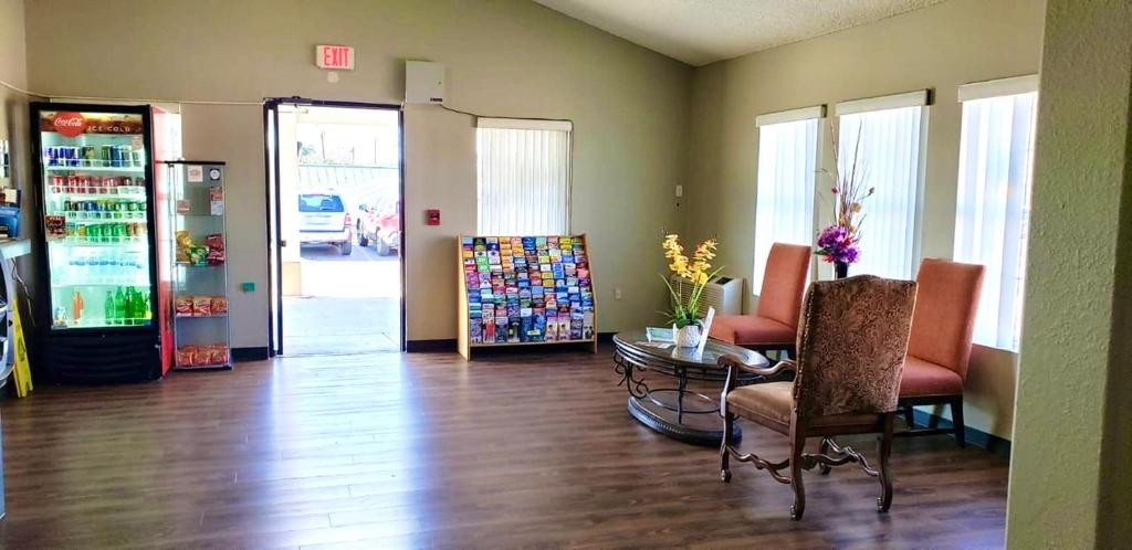 Express Inn & Suites - San Antonio Sea World Medical Center - image 5