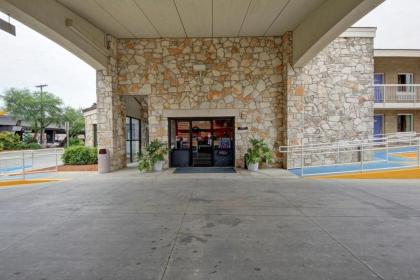 Motel 6-San Antonio TX - Downtown - Market Square - image 2