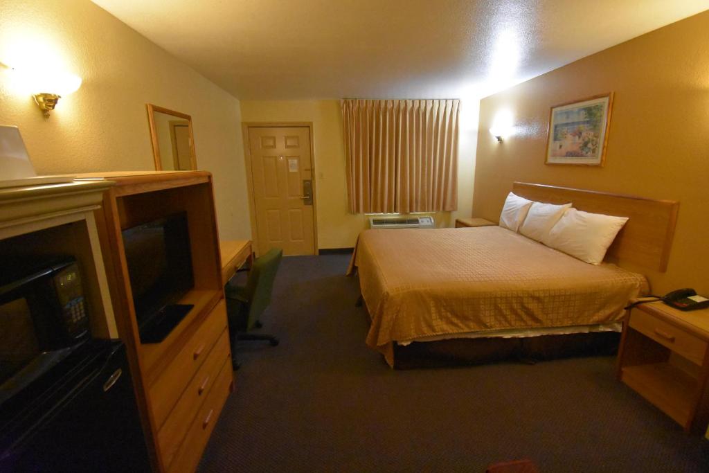 Americas Best Value Inn San Antonio/Lackland AFB - image 2