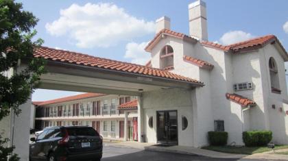 Americas Best Value Inn San Antonio - image 2