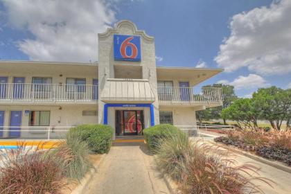 motel 6 San Antonio tX   Fiesta Texas