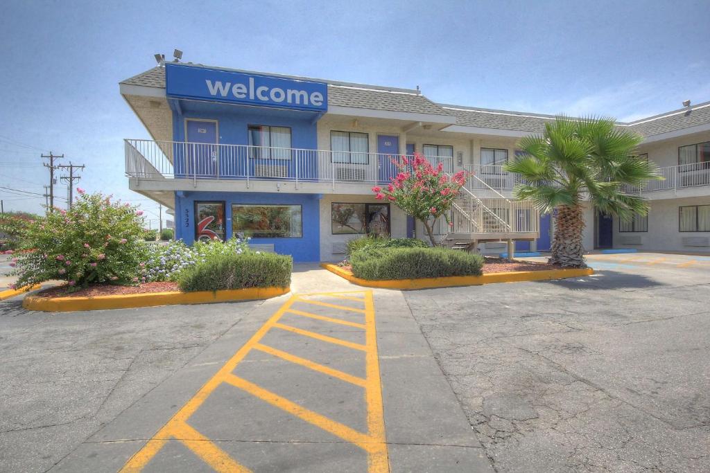 Motel 6-San Antonio TX - Fort Sam Houston - main image