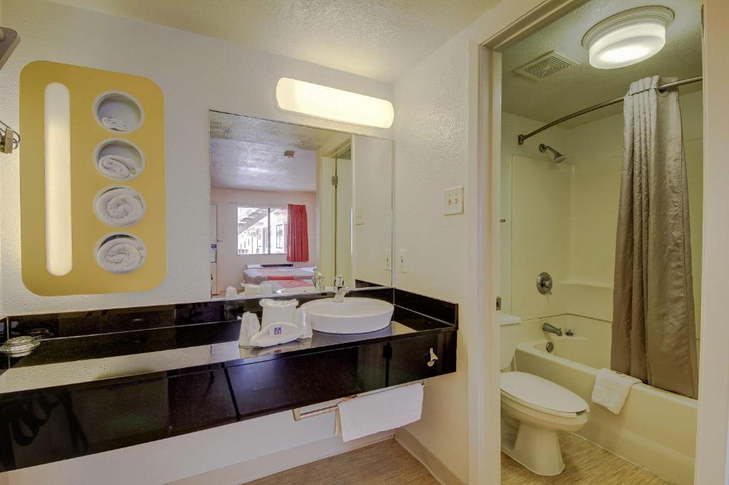 Motel 6-San Antonio TX - Fort Sam Houston - image 3