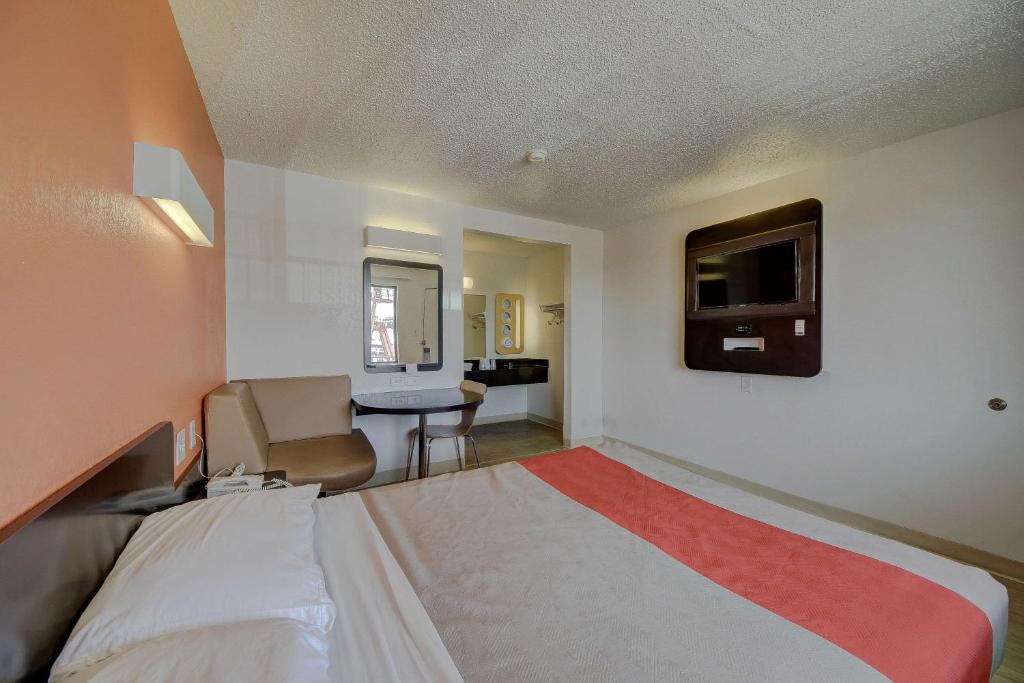 Motel 6-San Antonio TX - Fort Sam Houston - image 5