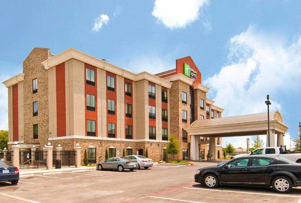 Holiday Inn Express & Suites San Antonio SE by AT&T Center an IHG Hotel - main image