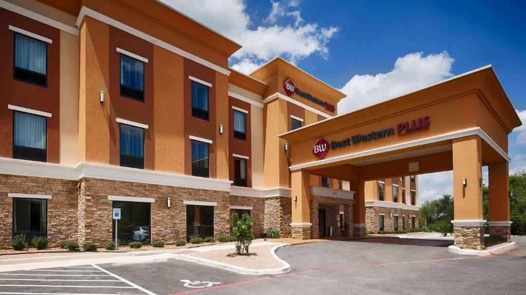 Best Western Plus Elmendorf Hotel - main image