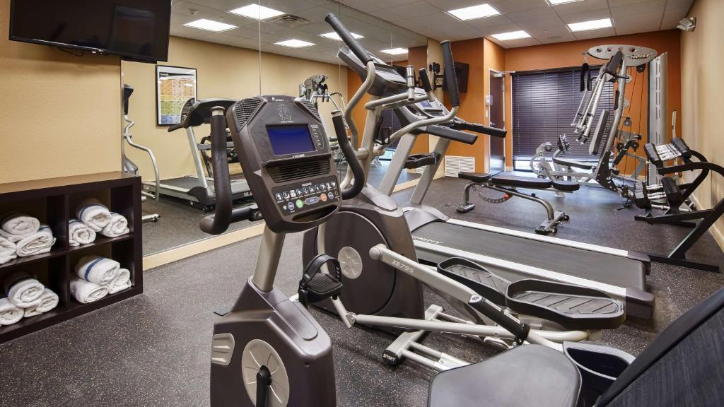 Best Western Plus Elmendorf Hotel - image 2