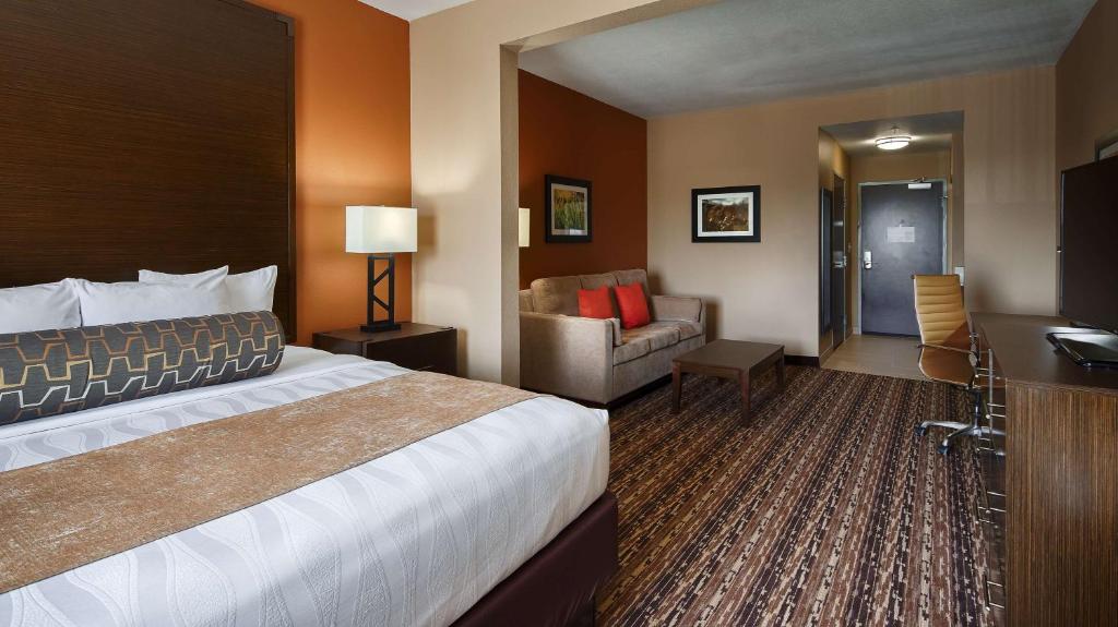 Best Western Plus Elmendorf Hotel - image 4
