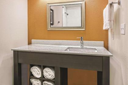 La Quinta by Wyndham San Antonio by AT&T Center - image 4