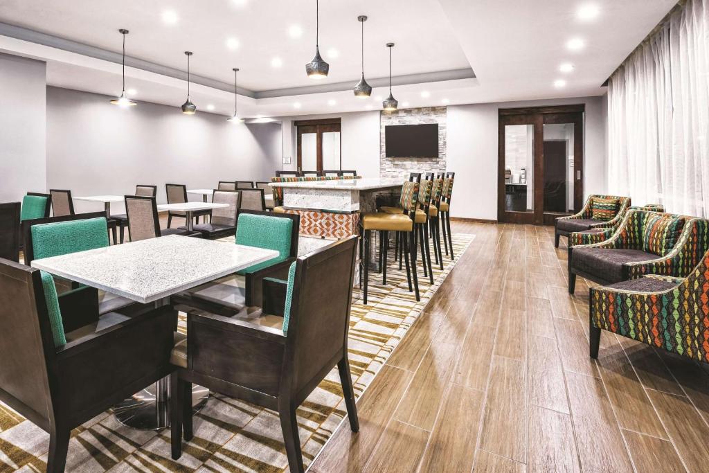 La Quinta by Wyndham San Antonio by AT&T Center - image 5