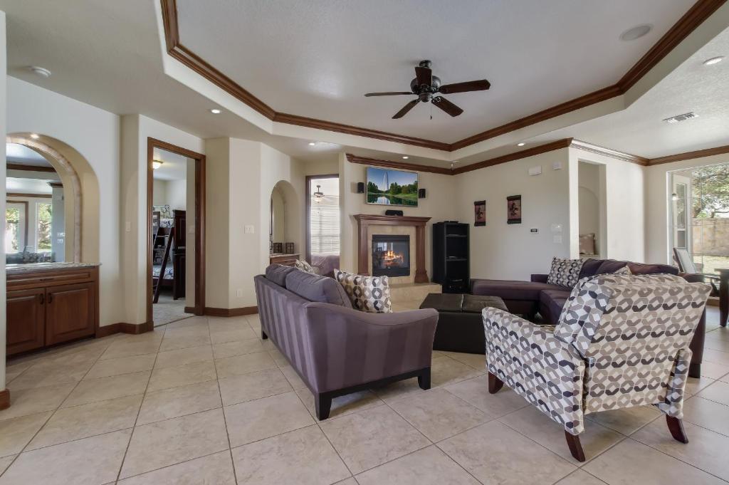 Tranquil Townhome - main image