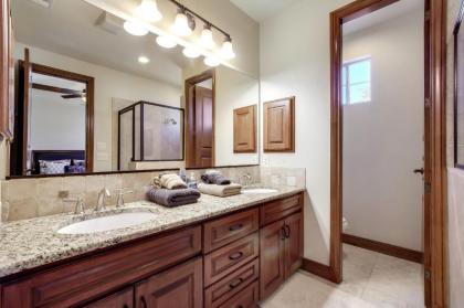 Tranquil Townhome - image 4