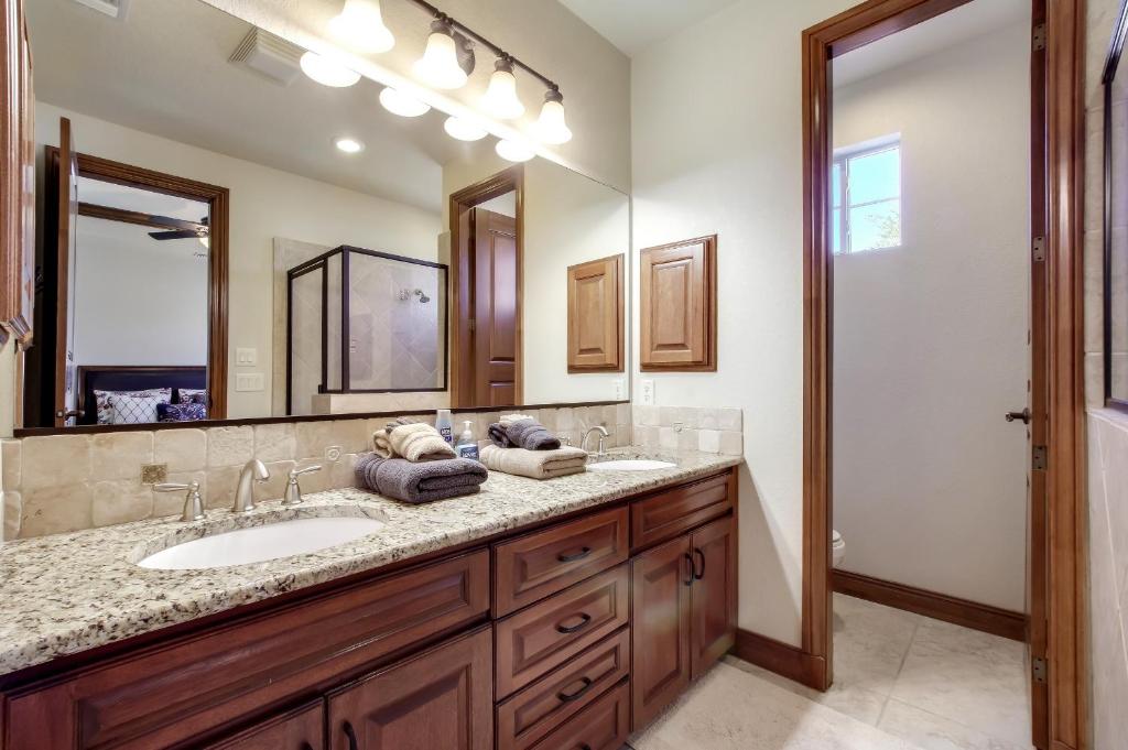 Tranquil Townhome - image 4